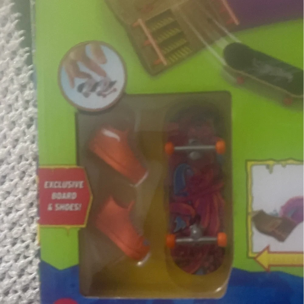 Hot Wheels 2023 Tony Hawk Octopark Skate Set Playset Fingerboard & Shoes NEW